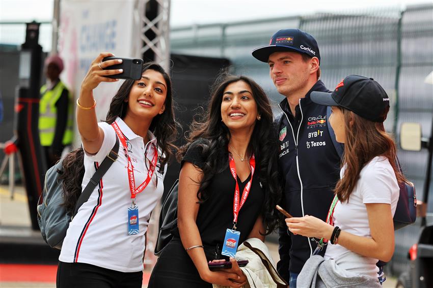 Race fans with Max